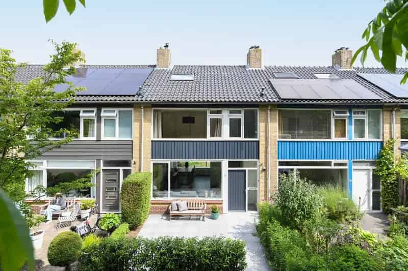 Huis te koop Breukelen: Ruime gezinswoning met 4 slaapkamers en diepe tuin