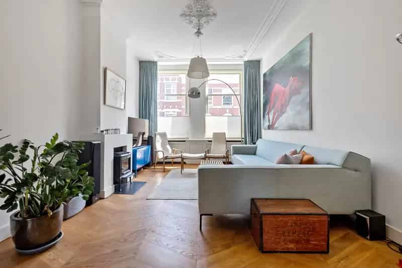 Ruim 3-laags bovenhuis Bezuidenhout 4 slaapkamers 2 badkamers gerenoveerd