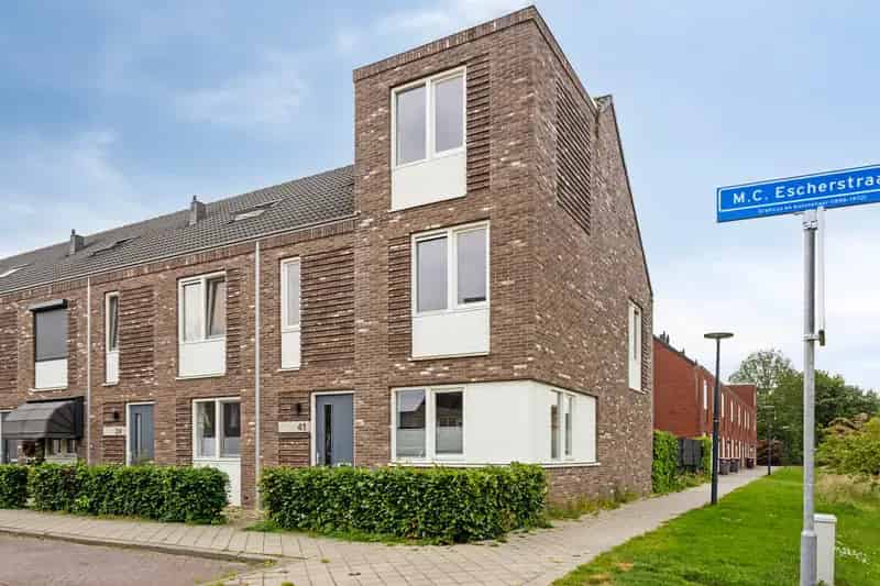 Tussenwoning Hengelo: 3 slaapkamers, 8 zonnepanelen, groene wijk