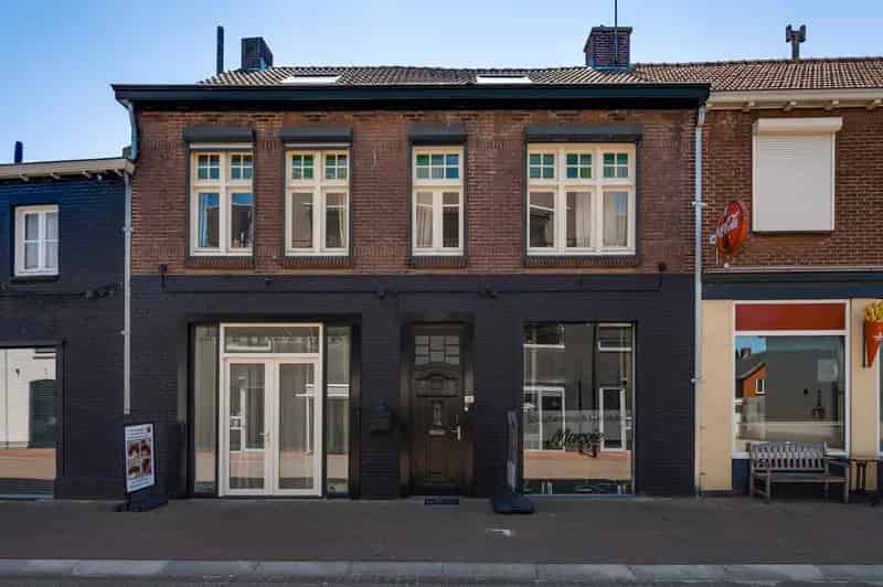 Winkel en Woning te Koop Nederweert Centrum