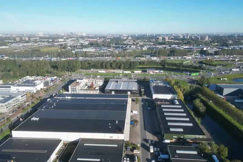 Bedrijfshal te huur Barendrecht 2437m2 Kantoor 401m2 Logistiek