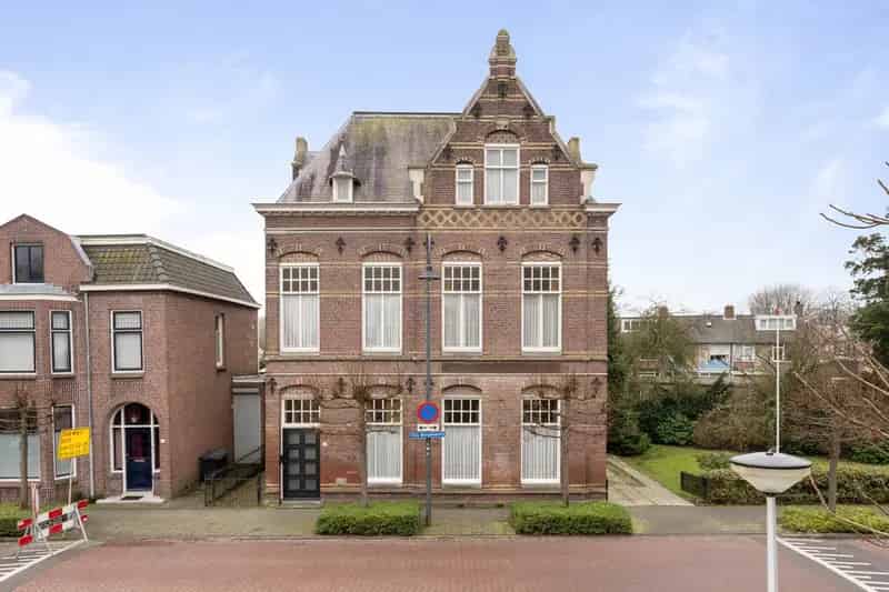 Monumentaal Postkantoor 1903 te Koop in Etten-Leur