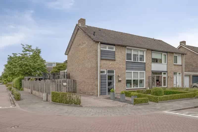 Ruime 4 Slaapkamers 2-onder-1-kapwoning te Chaam