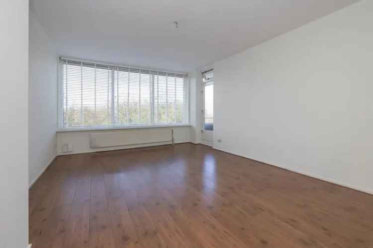 Bussum appartement te koop: Geheel gemoderniseerd 3 kamer appartement nabij heide