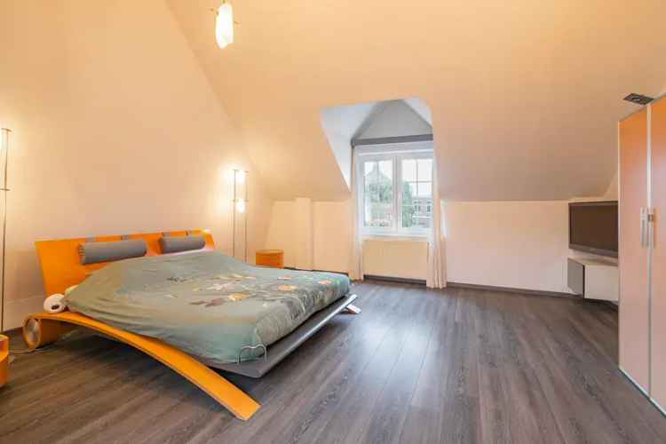 4 Slaapkamers Bakkerswoning Elsloo Ruime Garage Hoge Plafonds