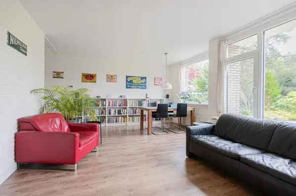 Ruime 4 Slaapkamers 2 Onder 1 Kapwoning Nabij Voorzieningen
