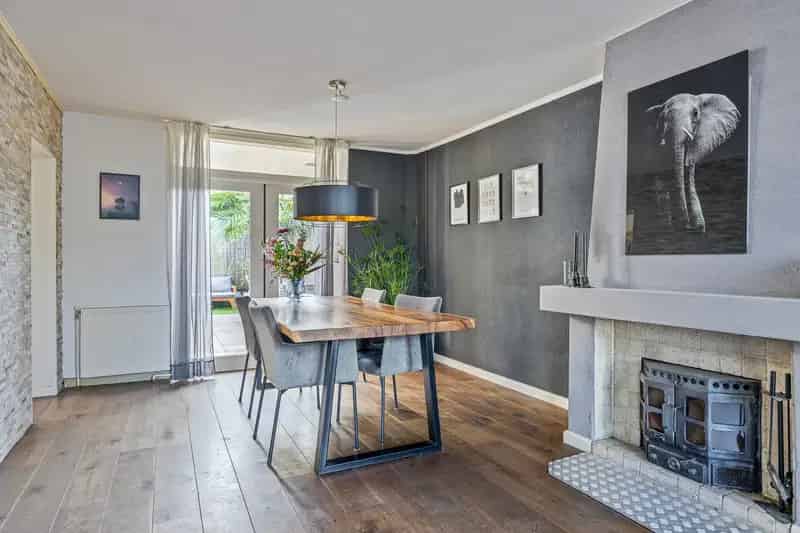 Ruim Hoekhuis Waalwijk: Privacy, Ruimte en Comfort