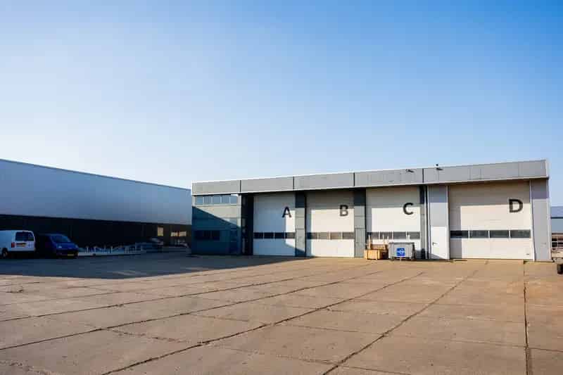 Bedrijfshal te Huur Pijnacker 760m2 VVO  1250m2 Buitenterrein