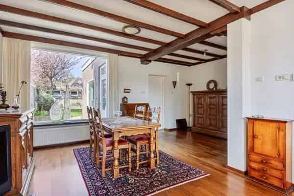 Hoekwoning Bergen op Zoom 4 slaapkamers Grote tuin Garage