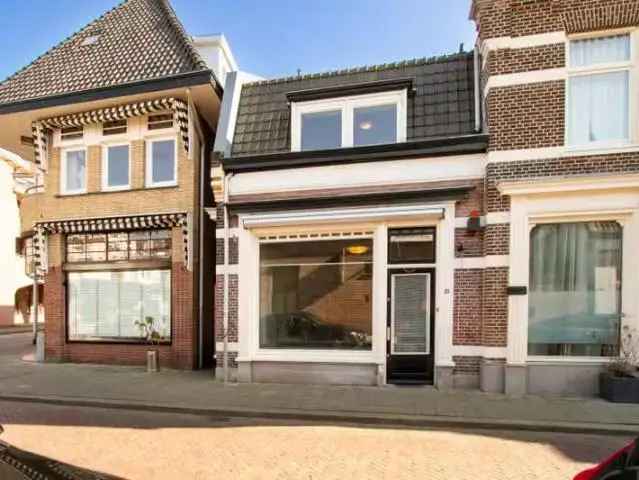 Hoekwoning Bussum Centrum: Winkel-Woonhuis met Patiotuin
