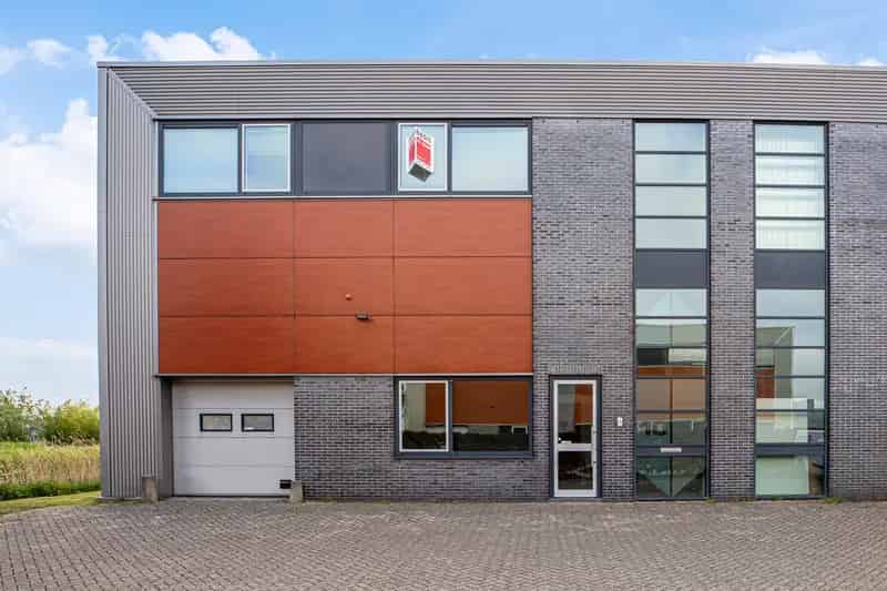 Bedrijfshal te Huur Alphen aan den Rijn 295m²