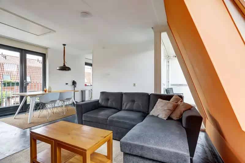 Huis te koop Zaandam: Moderne woning met 2 badkamers en balkon
