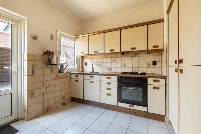 Vrijstaande Bungalow te Landgraaf met Ruime Tuin en Garage
