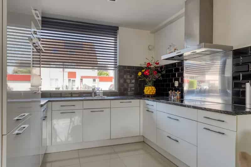 Huis te koop Almere 4 slaapkamers moderne keuken tuin