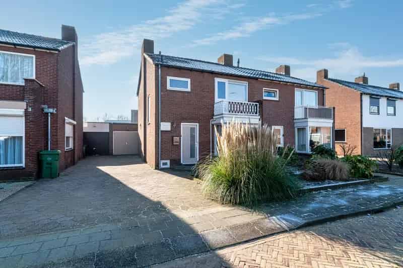 Tweekapper Zevenaar Ruime 4 Slaapkamers Instapklaar