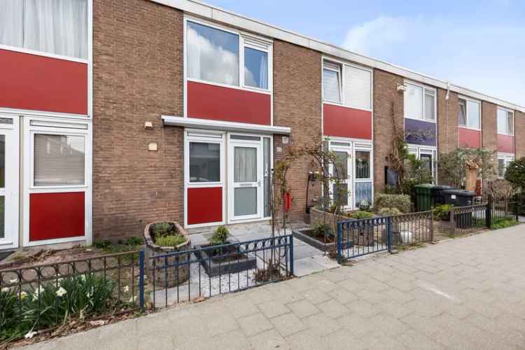 Te koop Pernis 3 kamer tussenwoning gemoderniseerd