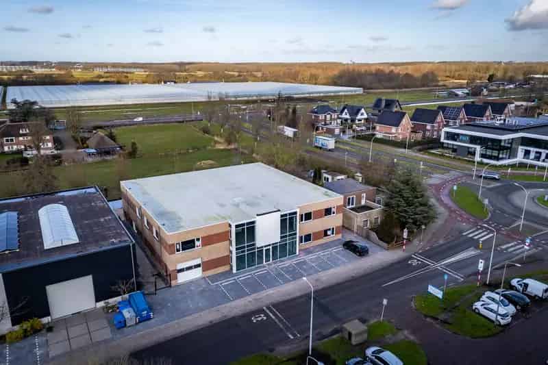 Bedrijfshal te huur Pijnacker 1645m² gerenoveerd