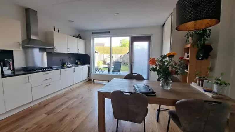 Moderne Hoekwoning met Berging - Ideaal voor Starters