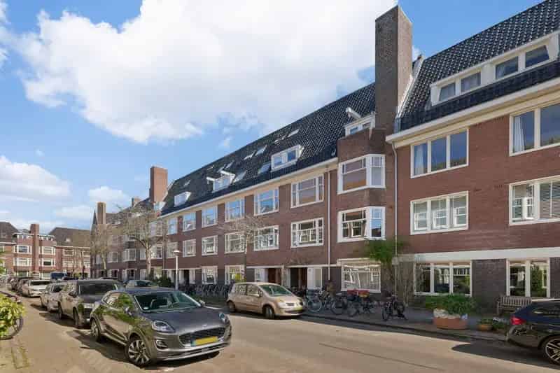 Amsterdam Rivierenbuurt: Ruim 4-Slaapkamers Bovenhuis met Dakterras