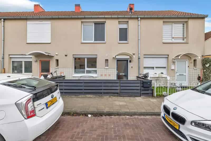 Ruime gezinswoning te koop in Amsterdam Geuzenveld