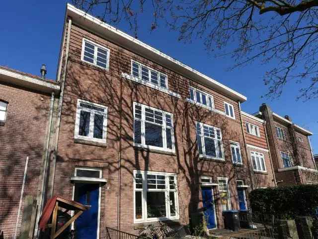 Ruime bovenwoning Bottendaal: Licht, sfeervol, balkon