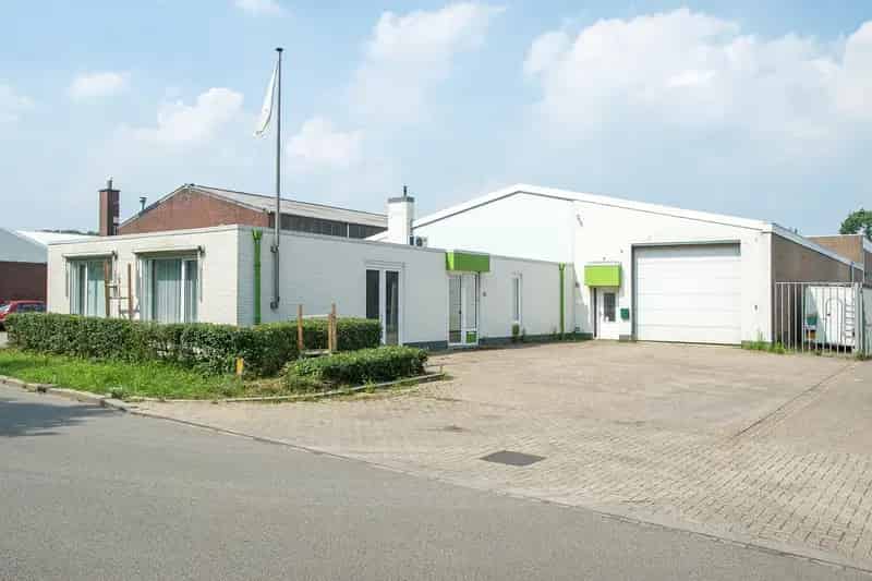 Bedrijfshal Maastricht te Koop 410m2 Kantoor 270m2