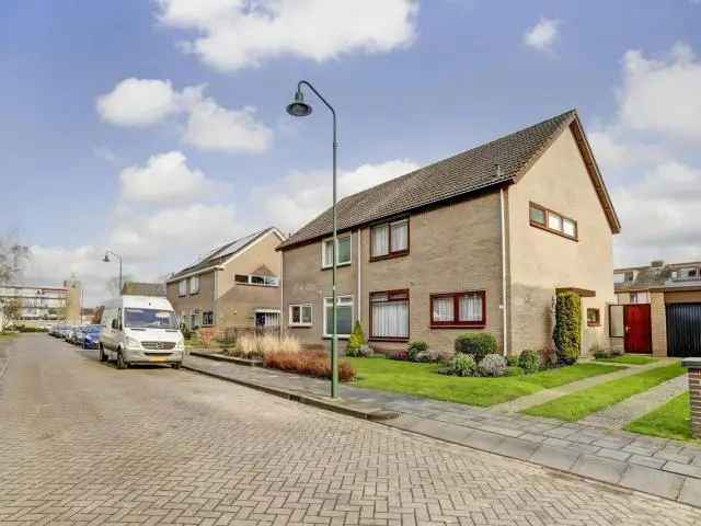 Ruime Tweekapper 4 Slaapkamers Zierikzee Garage Grote Tuin