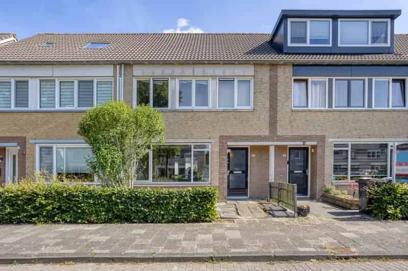 Te renoveren gezinswoning Almere Buiten 4 slaapkamers
