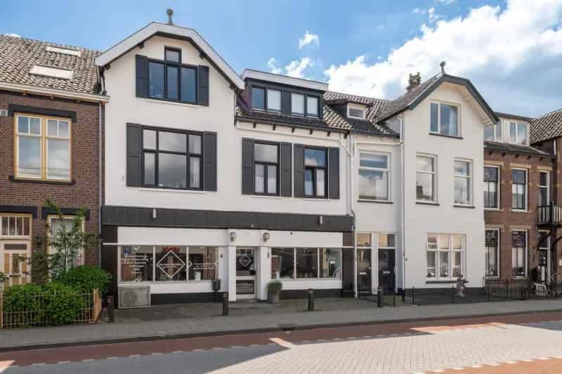 Belegging Geldermalsen: Winkel-Woonhuis met 7 Studio's