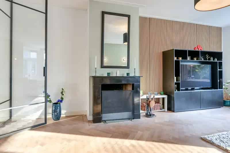 Huis te koop Rijnegomlaan: Ruime hoekwoning met gastenverblijf