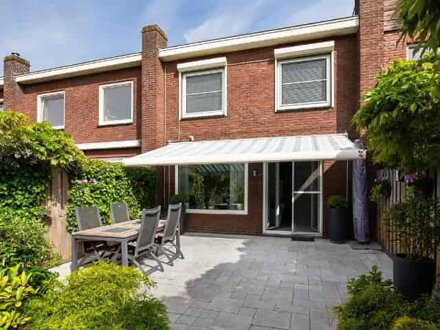 Ruime Eengezinswoning Amsterdam Noord 3 slaapkamers Garage Tuin