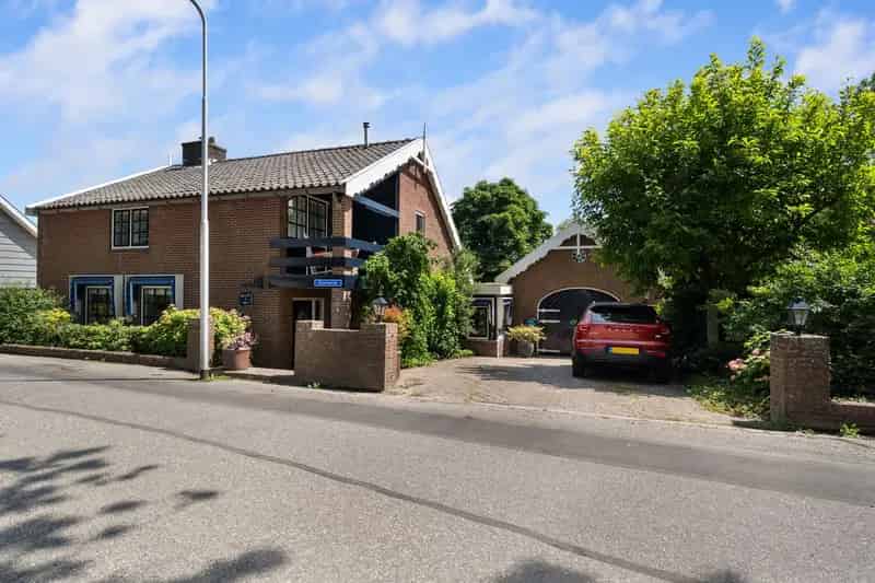 Huis te koop Rhoon: Landelijke charme en modern comfort