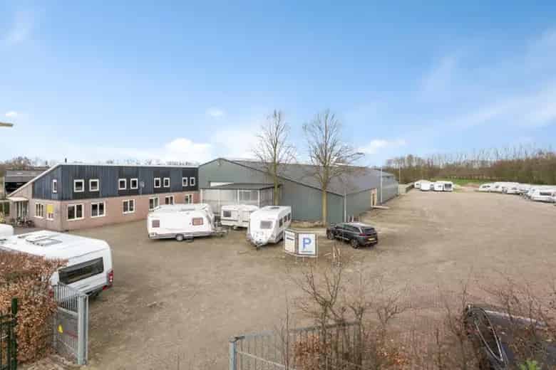 1895 m2 Showroom 155 m2 Kantoorruimte te Huur Cromvoirt