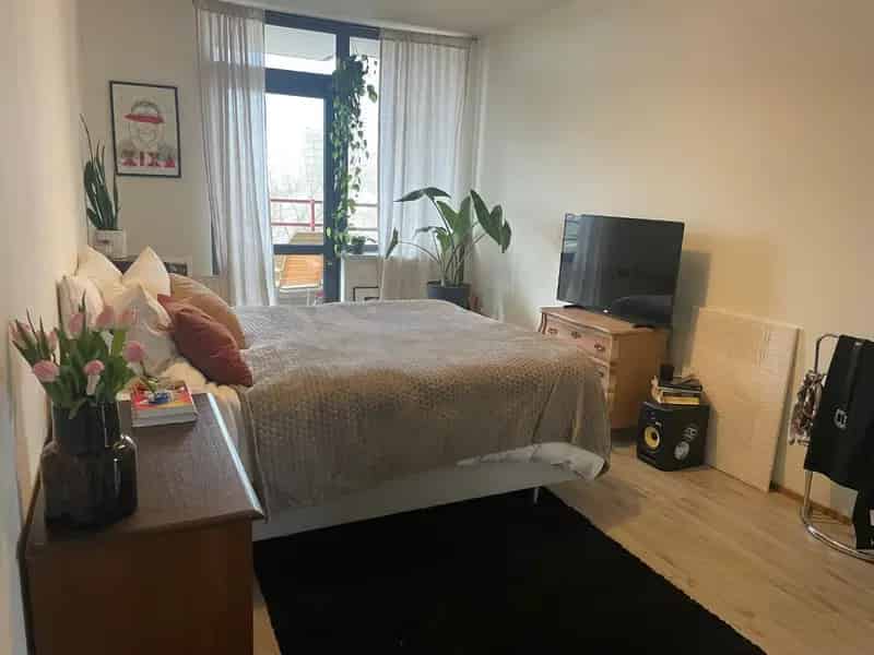 Kamer te huur Kanaleneiland 18m2 appartement 125m2 balkon