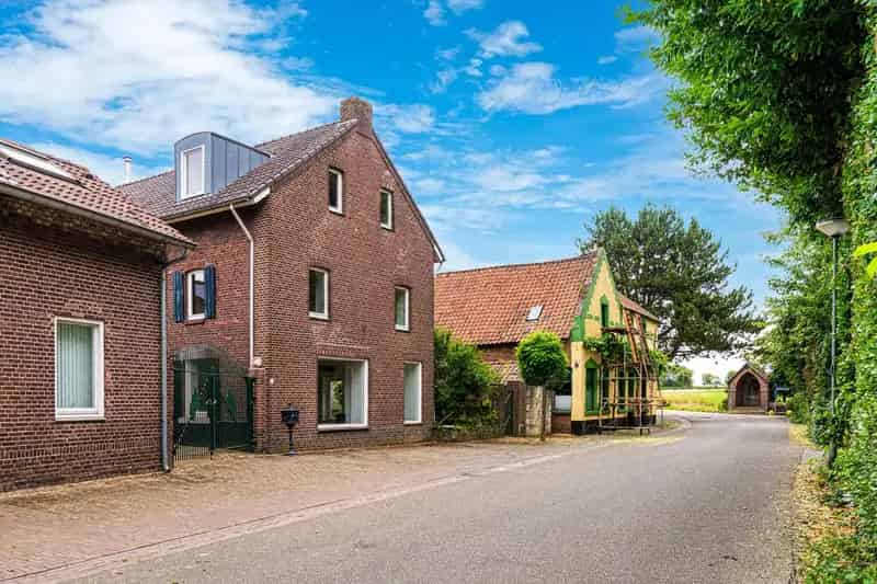 Boerenwoning Geulle met Stal Weiland Zonnepanelen