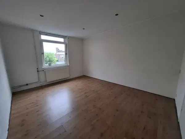 Ruime kamer Breda West nabij Centrum en Station