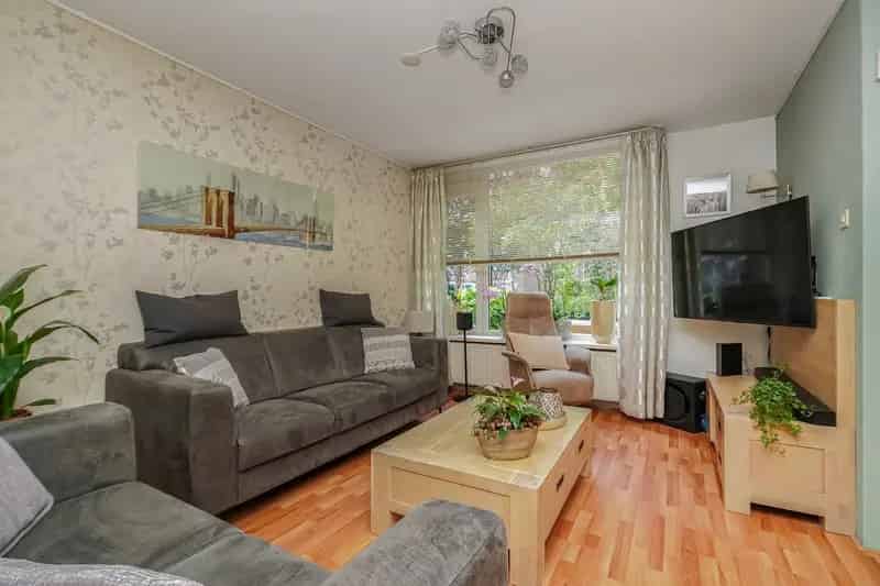 Huis te koop Den Haag: 4-kamer gezinswoning met zonnige tuin