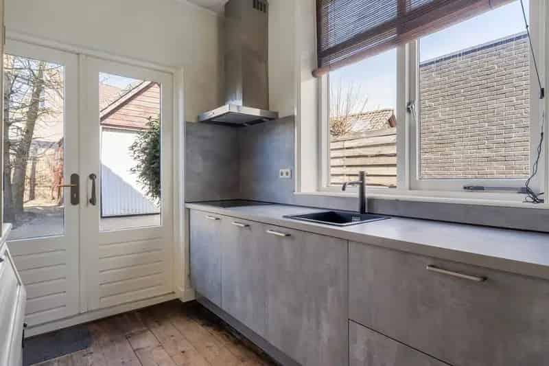 Huis te koop Apeldoorn Oosterlaan: 4 kamers, garage, 14 zonnepanelen