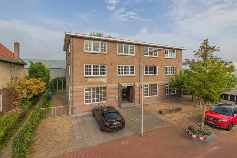 Kantoorpand te huur Voorschoten 720m²