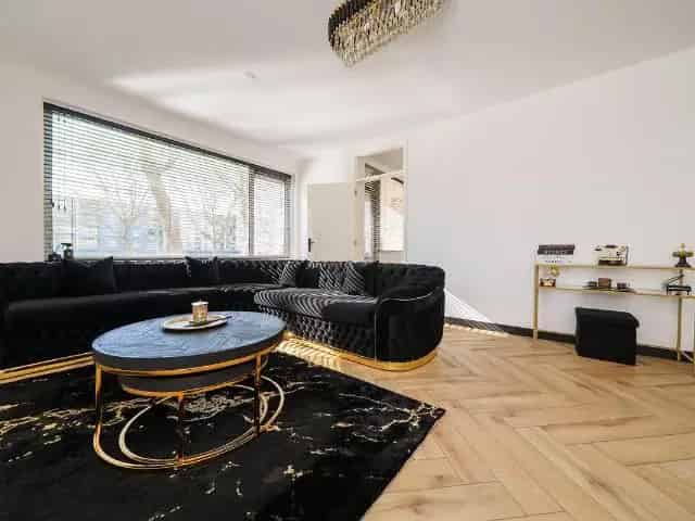 4 Kamer Appartement Rotterdam Lombardijen gerenoveerd 73m2