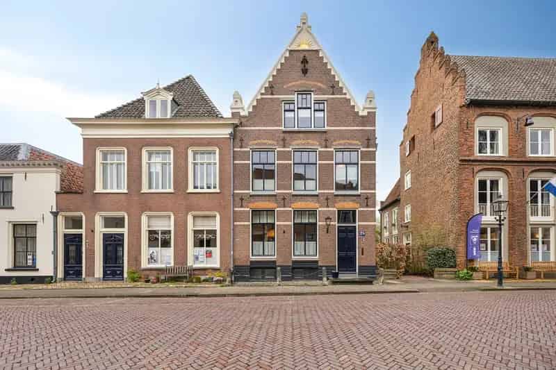 Rijksmonument Doesburg 5 slaapkamers luxe herenhuis stadstuin garage