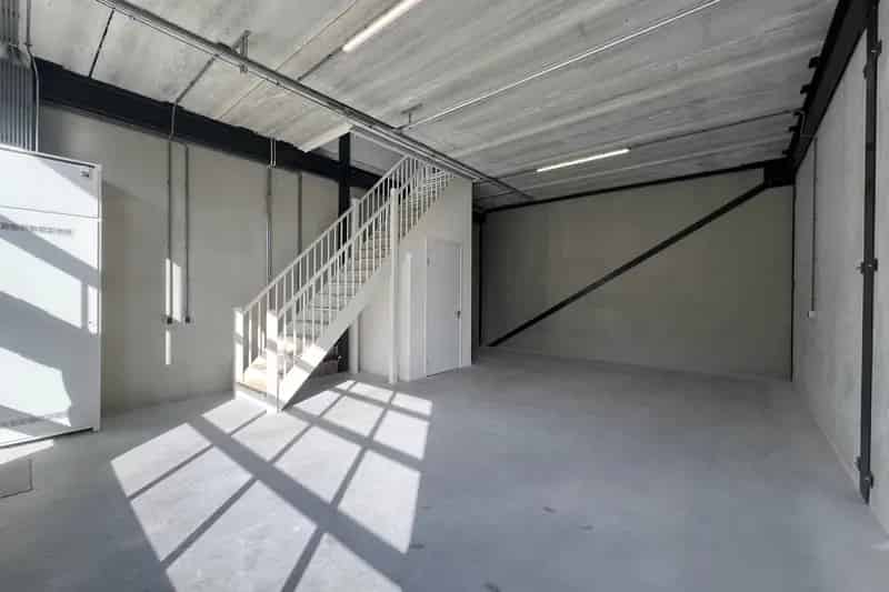 Bedrijfshal Sliedrecht te huur 114m2 showroom bedrijfsruimte