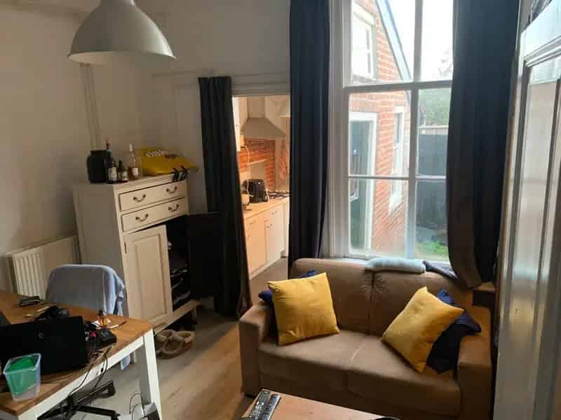 Studio Breda: Keuken, Douche, Toilet & Eigen Tuin