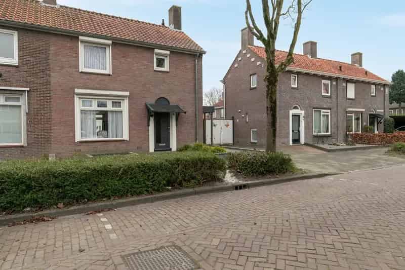 Ruime 2-onder-1-kapwoning met 5 slaapkamers en multifunctionele ruimte