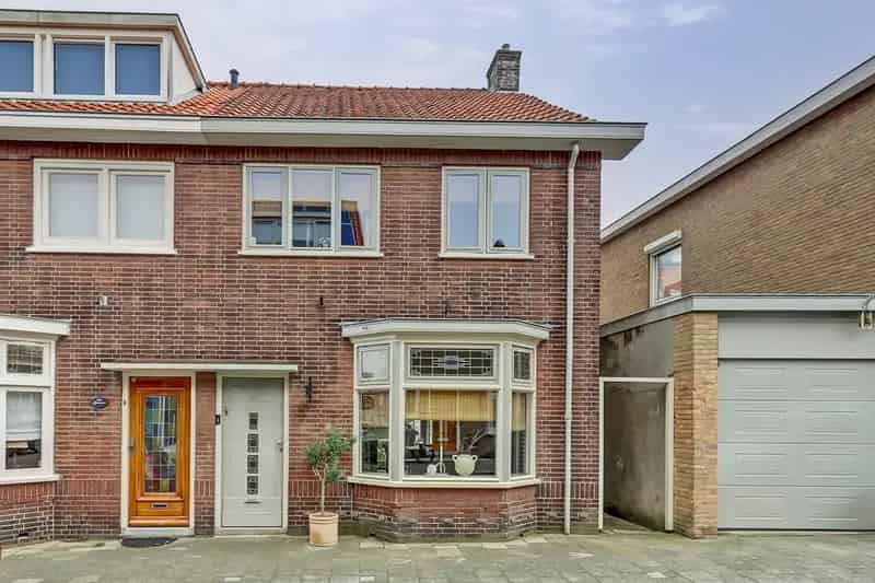 Jaren 30 woning Katwijk aan Zee 3 slaapkamers moderne keuken tuin