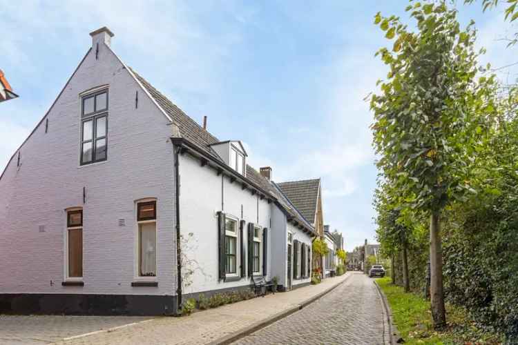 Huis te koop Drimmelen: Authentieke woning met karakter