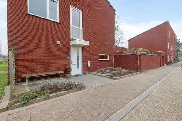 Instapklare Hoekwoning Venlo - 3 Slaapkamers - Ruime Aanbouw - Garage