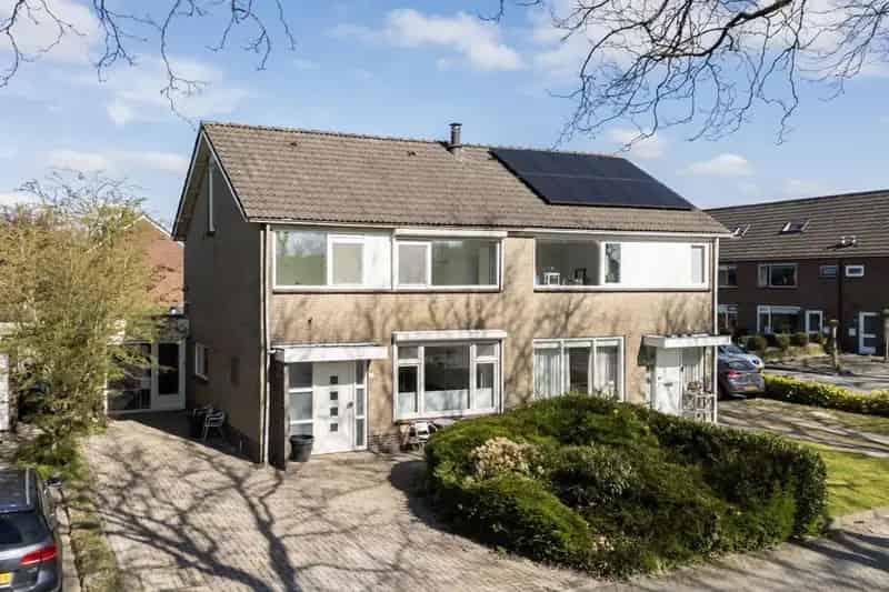 Royale 6 Slaapkamers Tweekapper Stiens Ruime Uitbouw