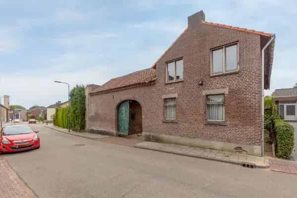 Boerderijwoning Guttecoven te renoveren 3 slaapkamers 825m2