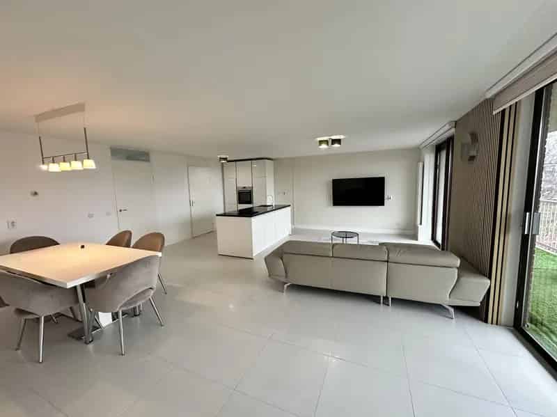 Modern 4-kamer appartement Schiedam Dr Wibautplein